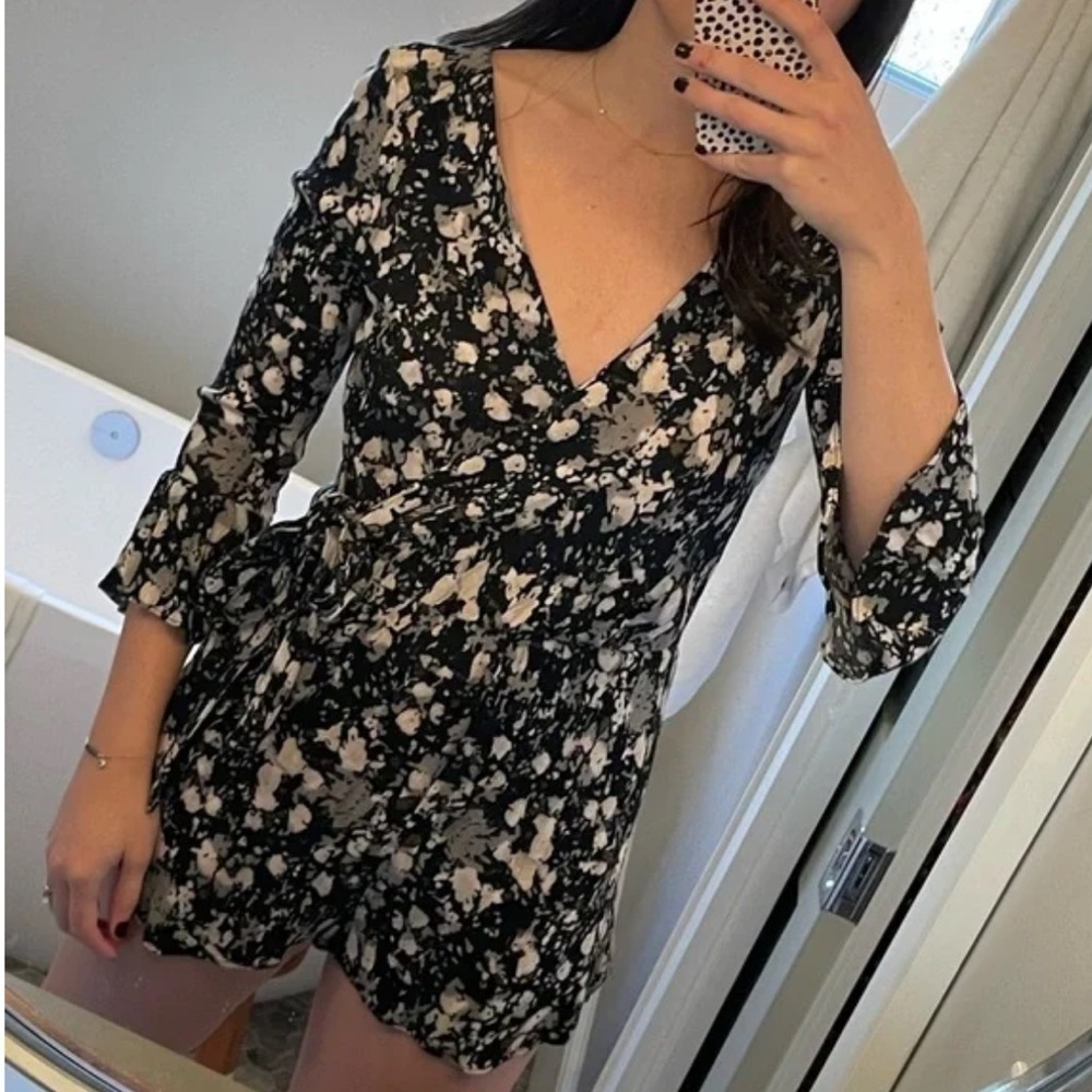 Free People Floral Romper Playsuit Black All The Right Ruffles Bell Sleeve M - Picture 15 of 15